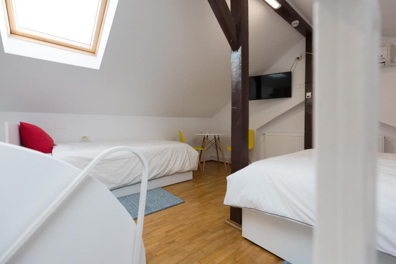 Отель Casa Ris Тыргу-Жиу Экстерьер фото