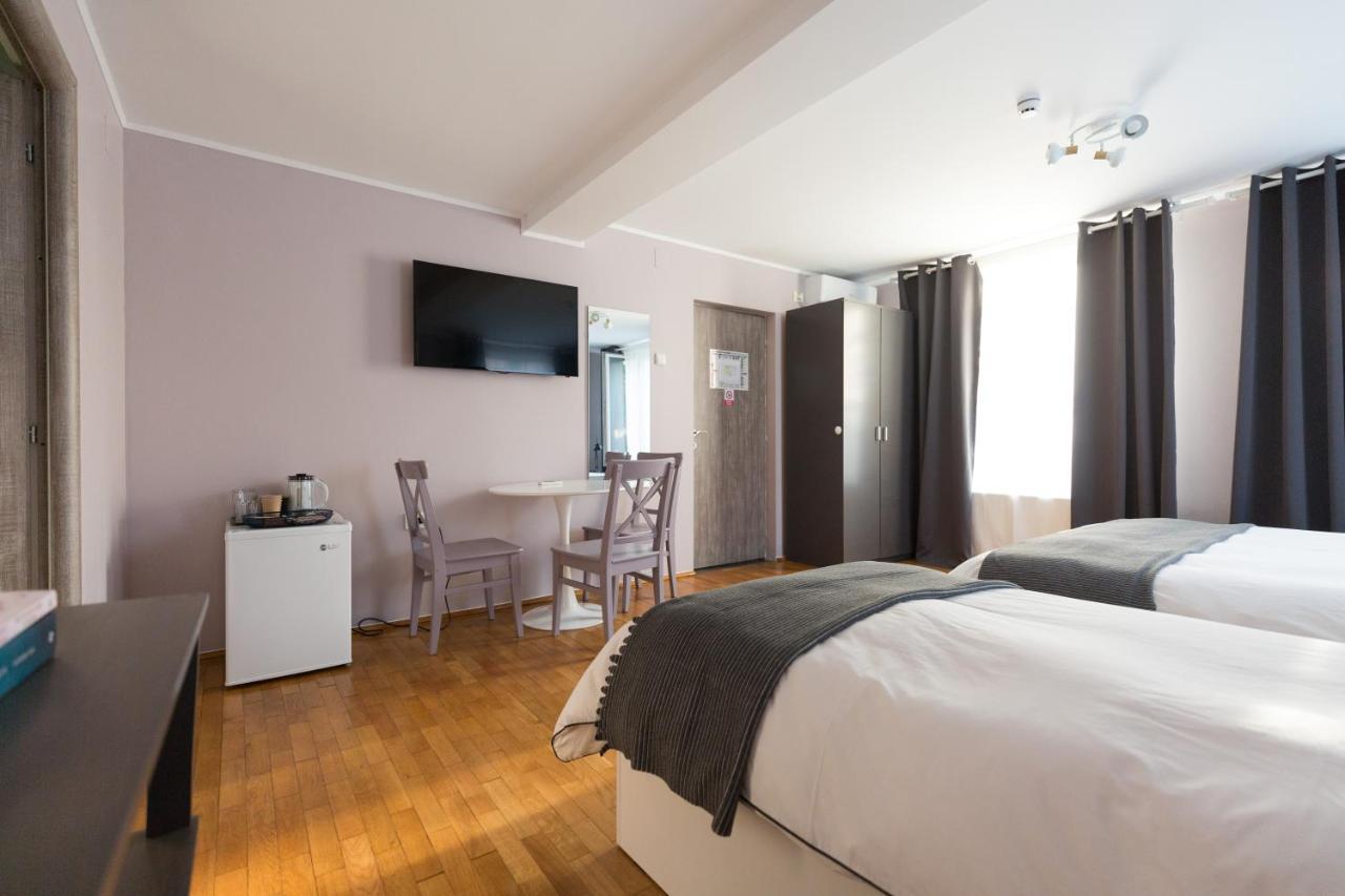 Отель Casa Ris Тыргу-Жиу Экстерьер фото