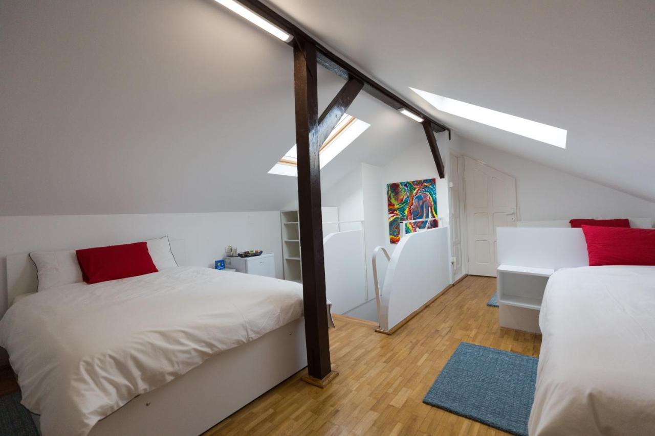 Отель Casa Ris Тыргу-Жиу Экстерьер фото